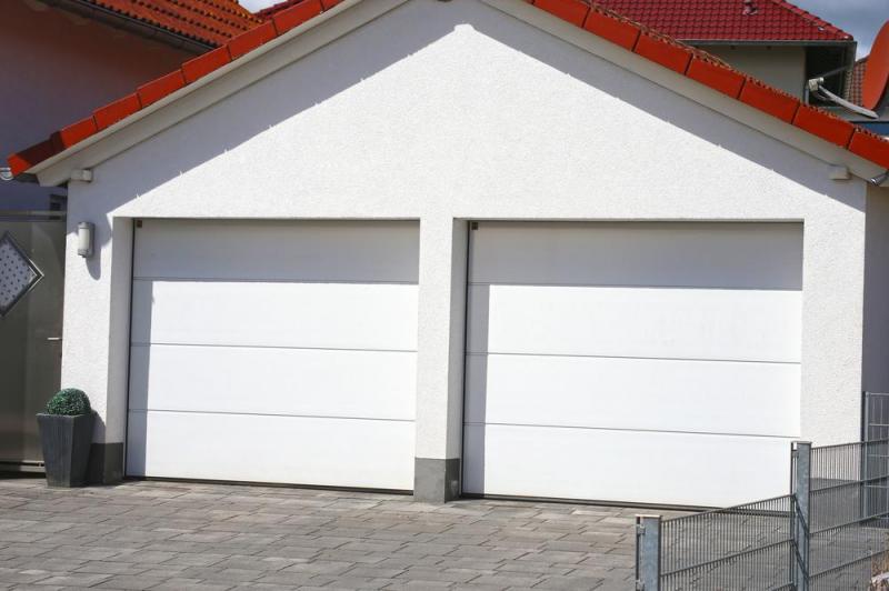 Une porte de garage sectionnelle change l'isolation et l'acc&egrave;s de votre maison &agrave; Ploufragan